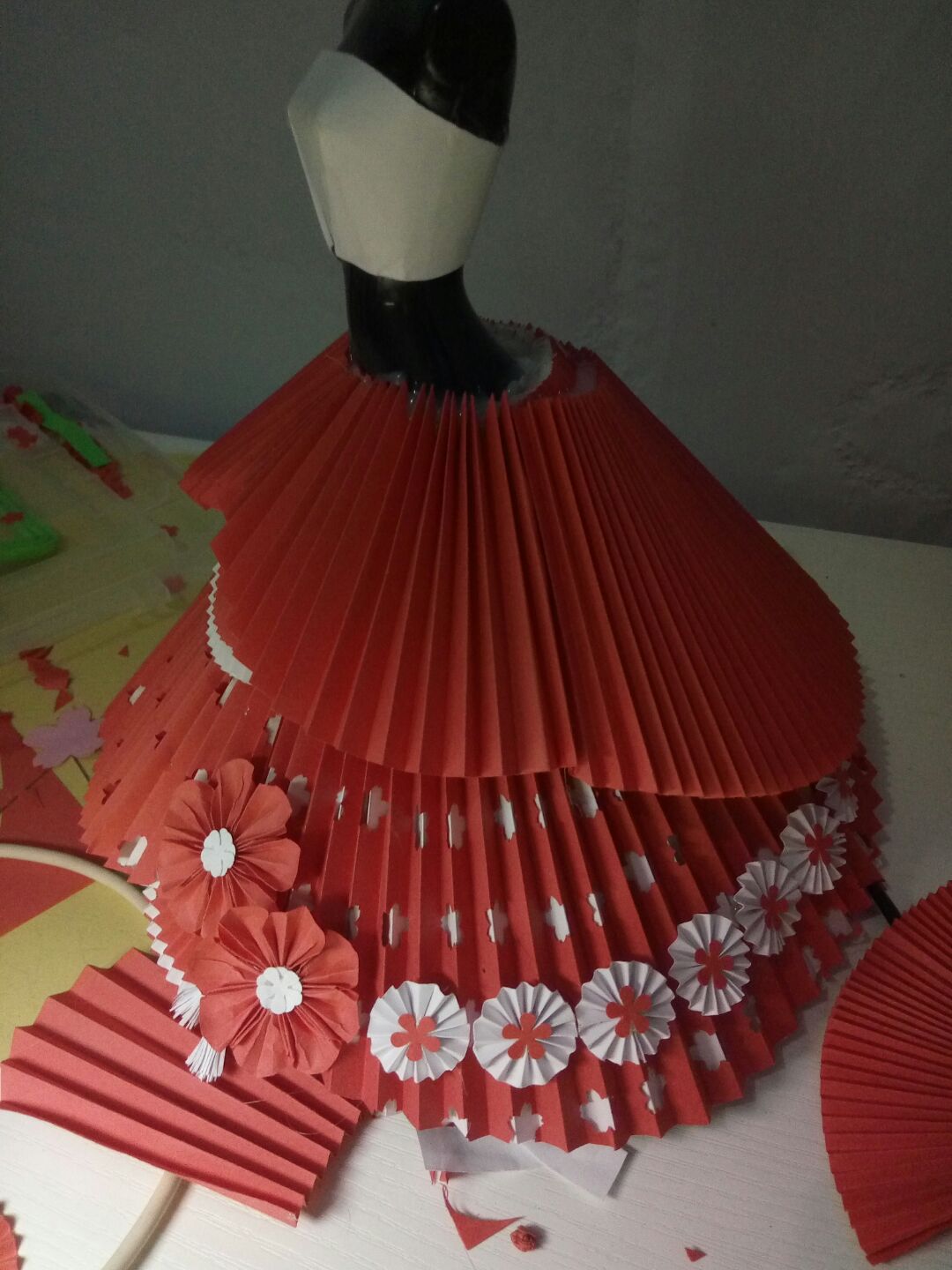 纸婚纱之中国红复古欧式礼服 第17步