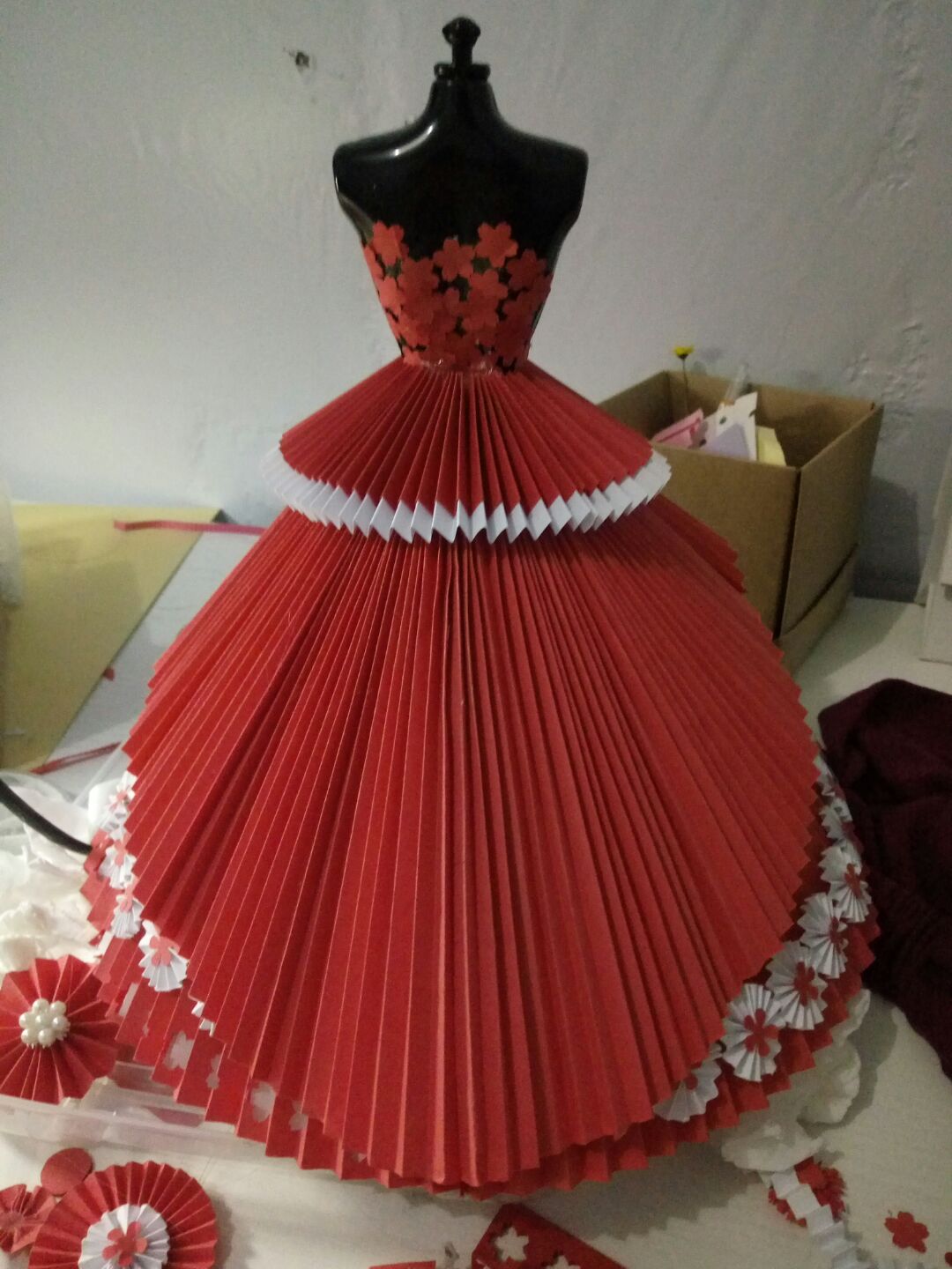 纸婚纱之中国红复古欧式礼服 第20步