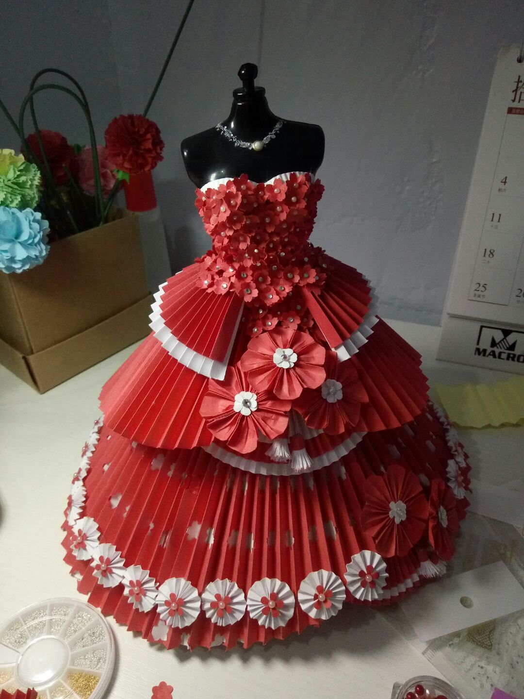 纸婚纱之中国红复古欧式礼服 第30步