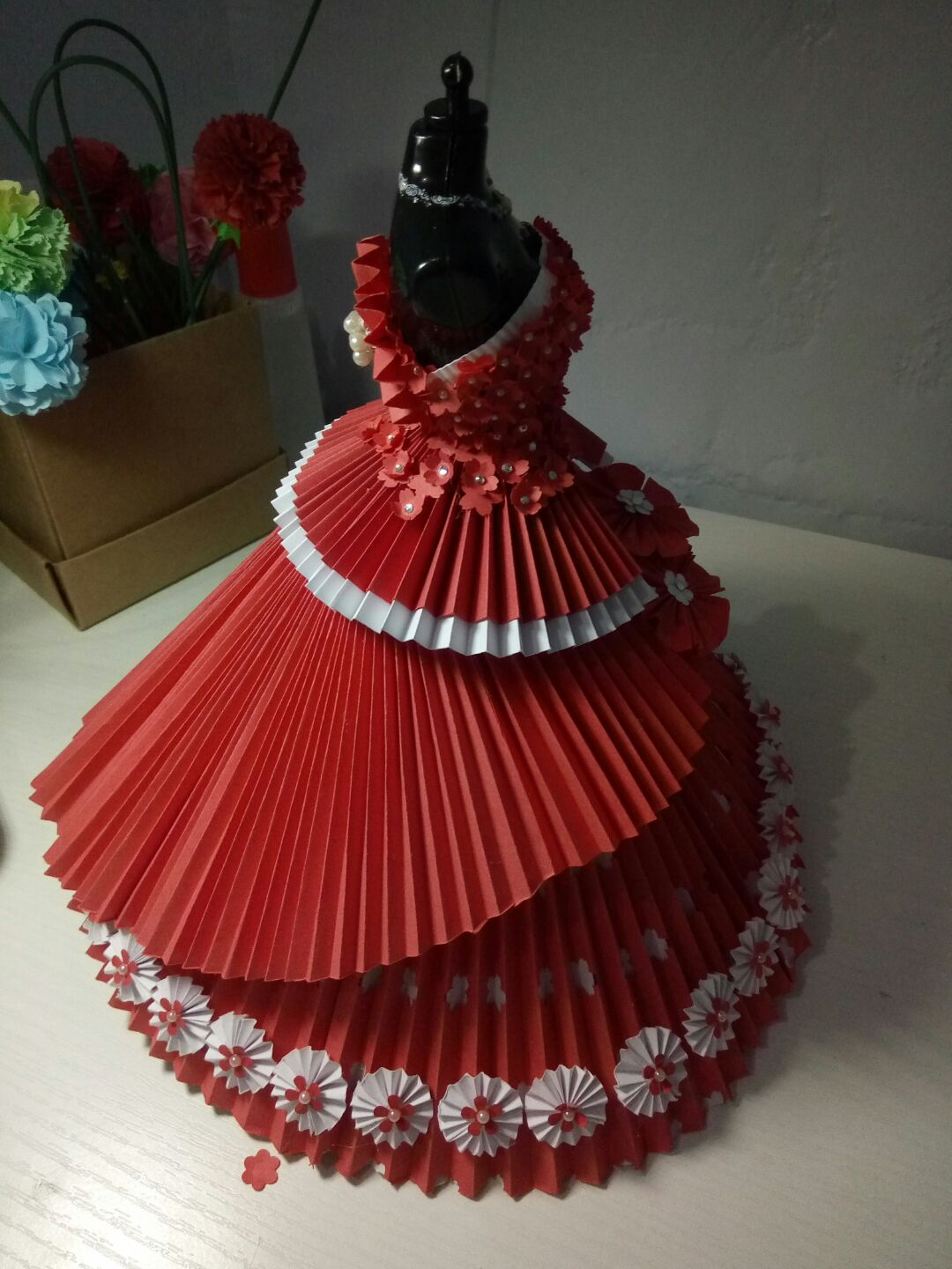纸婚纱之中国红复古欧式礼服 第31步