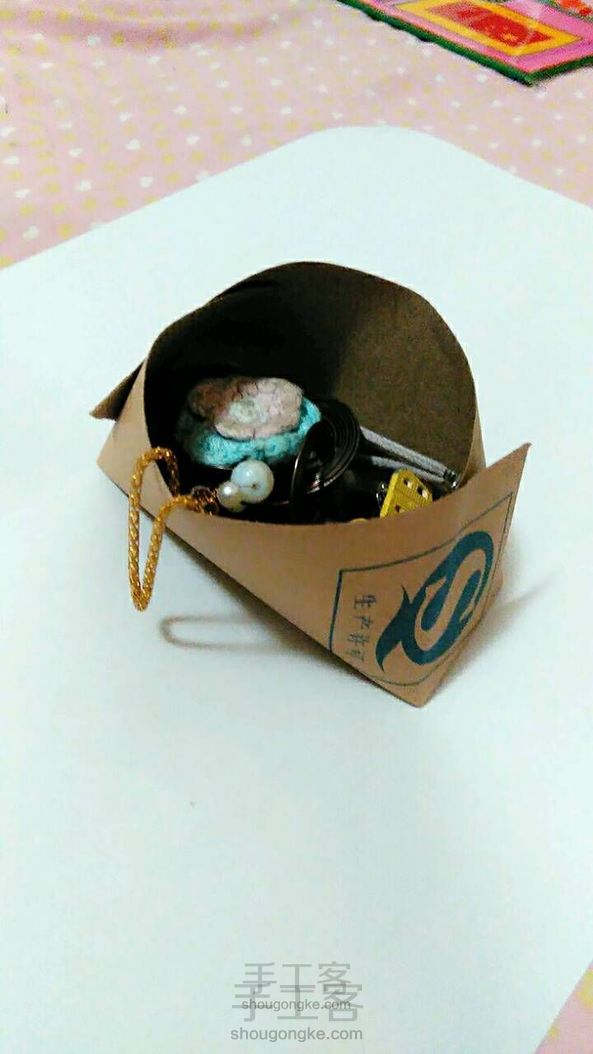 零碎收集袋,超级简单,根据手捧一大堆瓜子啊什么的得出