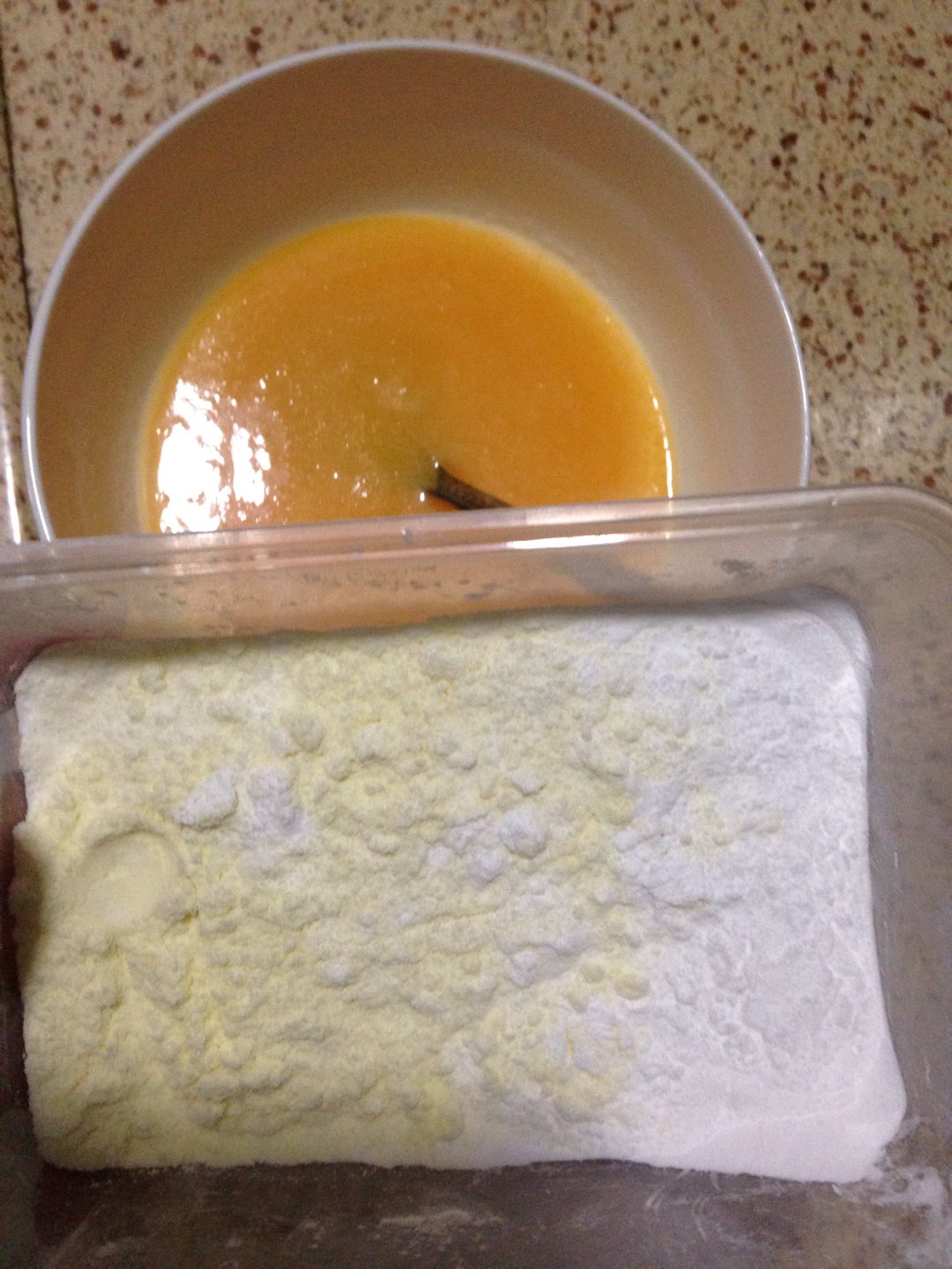 冰皮椰蓉蛋黄水果月饼制作 第9步