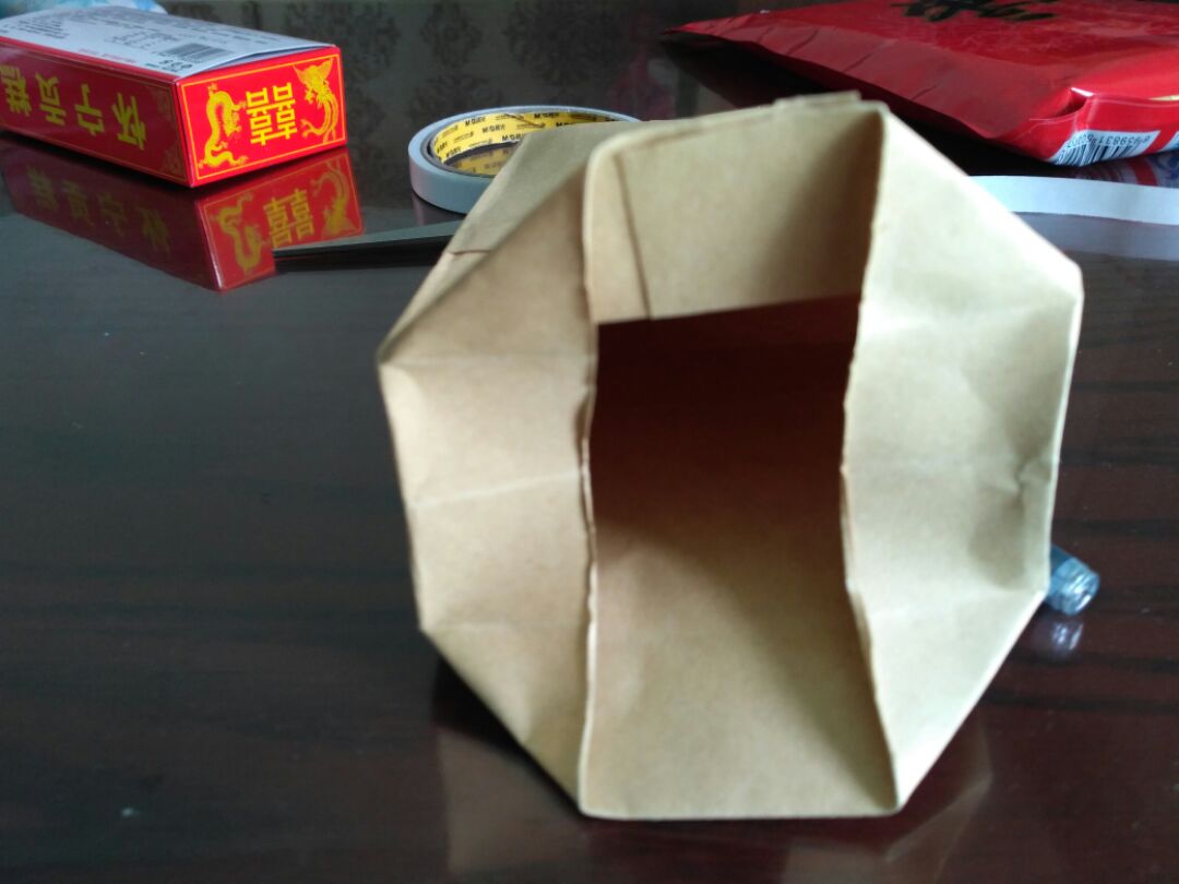 漂亮的牛皮纸包装袋。 第11步