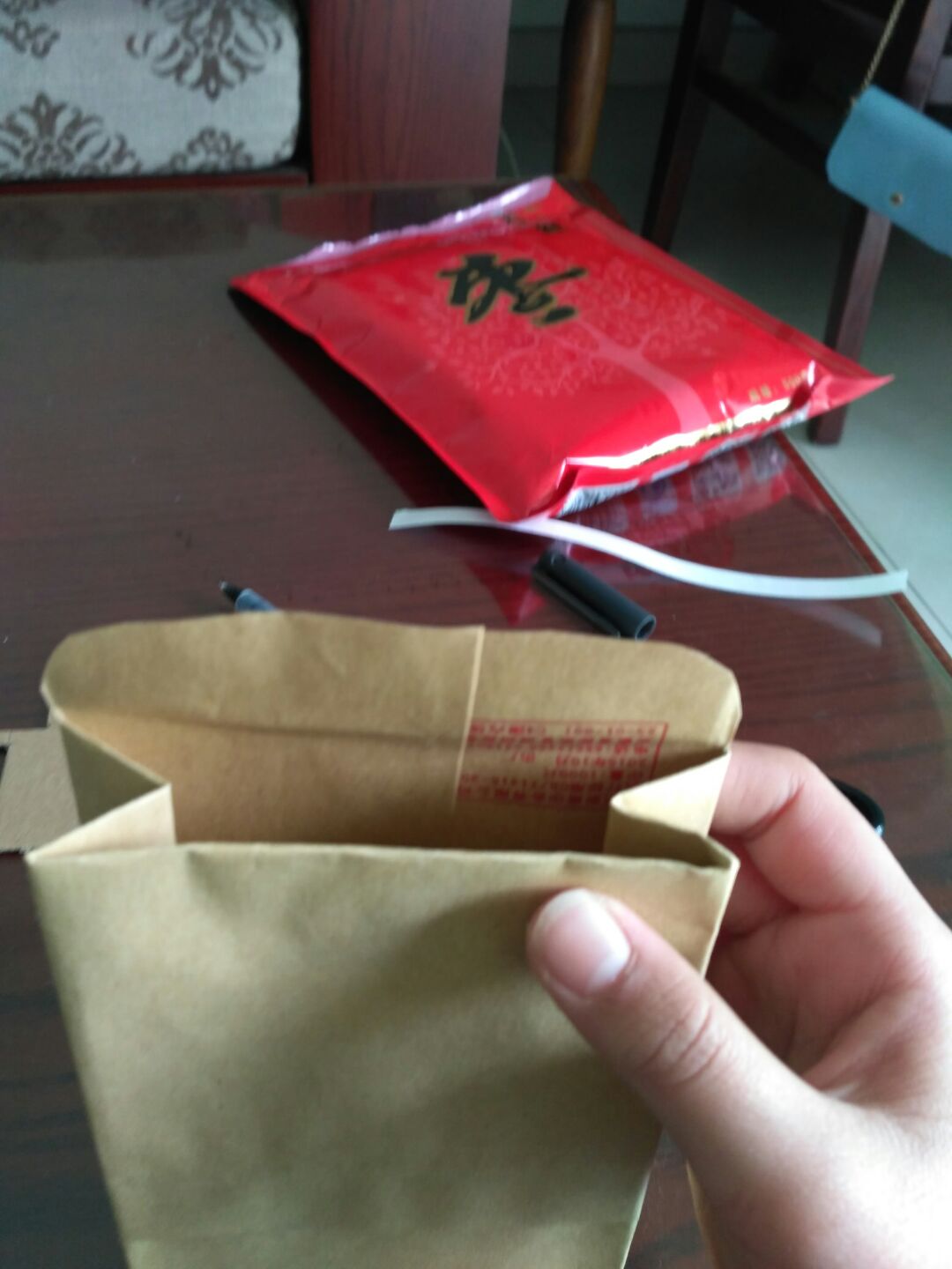 漂亮的牛皮纸包装袋。 第34步