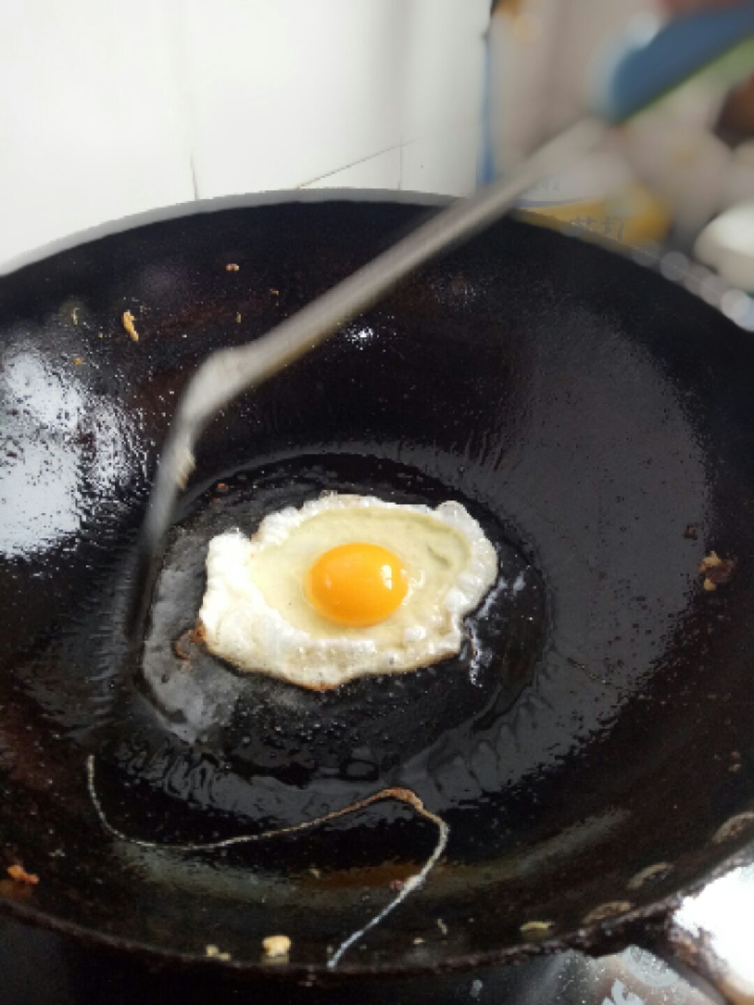 简单好吃的煎蛋与爱心煎蛋 第3步