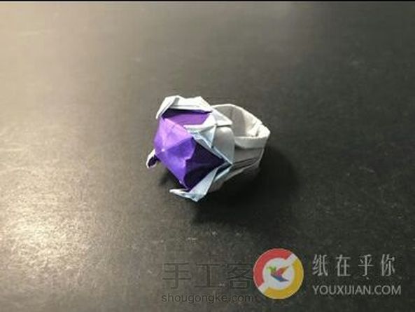 美丽的宝石戒指 转