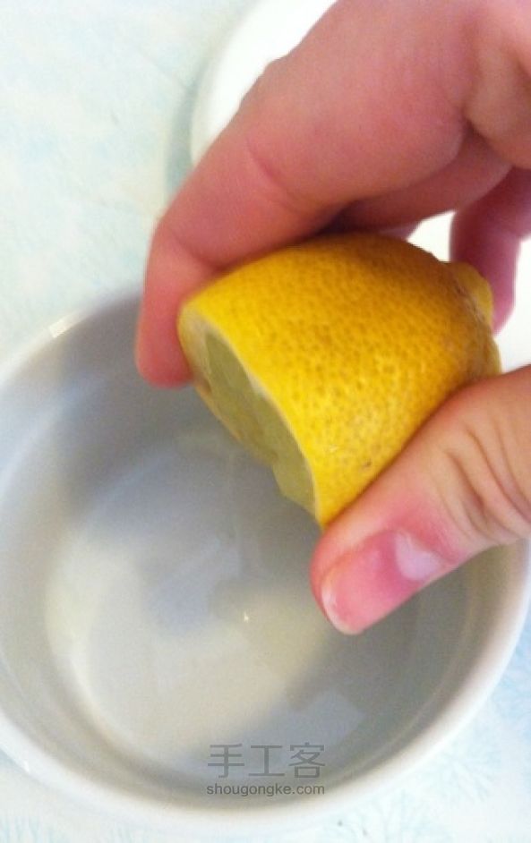 蜂蜜柠檬燕麦片面膜自制教程 第3步