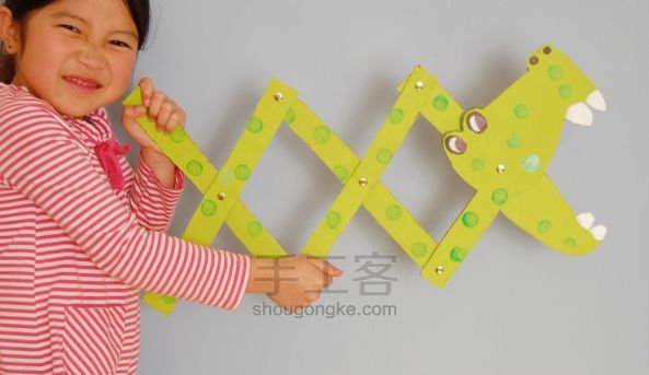 纸板玩具蛇  DIY手工教程  第4步