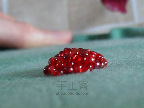 串珠立体刺绣红莓 第6步