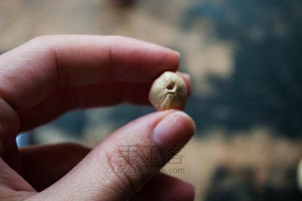 DIY斜切开心果壳项链手工教程 第2步
