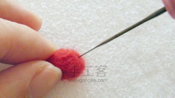 8步做可爱的草莓蛋糕，迷人的羊毛毡教程 第6步