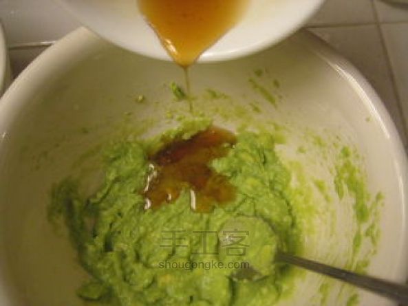 DIY  鳄梨回春面膜 第4步