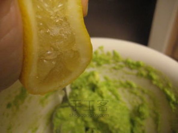 DIY  鳄梨回春面膜 第3步