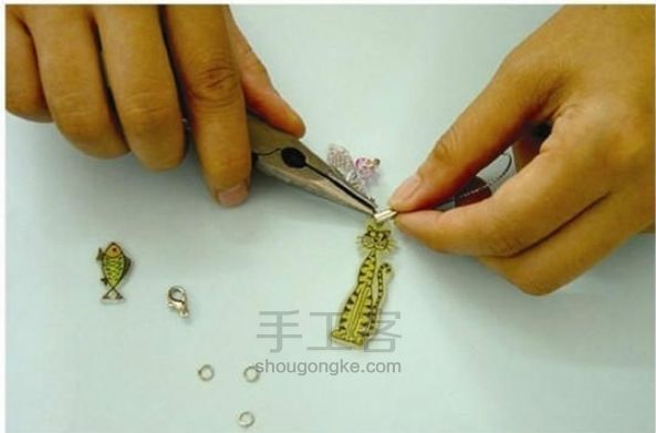 可爱的猫咪手机链 教程  第6步