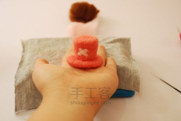 超萌的海贼王乔巴帽子羊毛毡玩偶教程 第11步