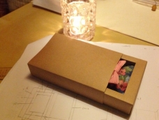 用牛皮纸做一个火柴包装盒，个性、帅气！