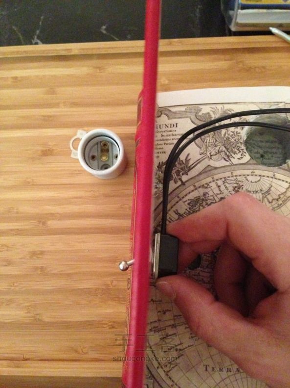 手工diy温暖的书灯教程 第10步