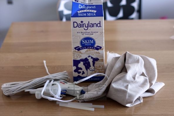 【diy教程】牛奶盒和碎布麻绳做自己的隔空小花盆 第1步