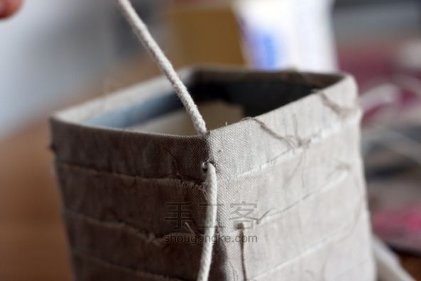 【diy教程】牛奶盒和碎布麻绳做自己的隔空小花盆 第13步