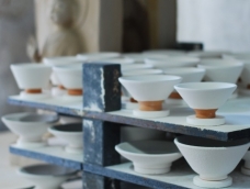 物瓷巷创始人，80后，08年到景德镇自学制瓷。
