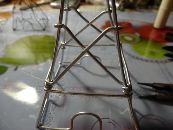 DIY用铝线做巴黎铁塔 第30步