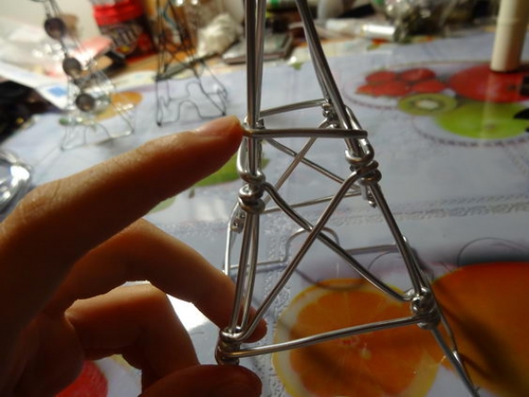DIY用铝线做巴黎铁塔 第35步