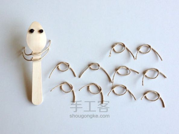 用木勺子做昆虫玩具 第4步