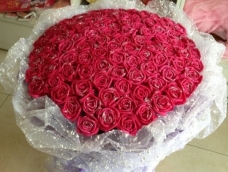 纸做的99支玫瑰花