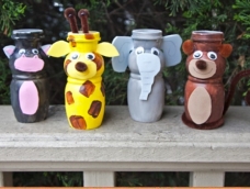 酸奶瓶旧物改造，做成可爱的河马、大象还有小猴子，长颈鹿最乖~哈哈