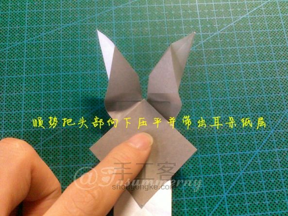 【天の折馆】兔八哥折纸实拍教程 第25步