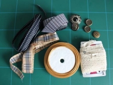 织带制作英伦风胸花的制作方法