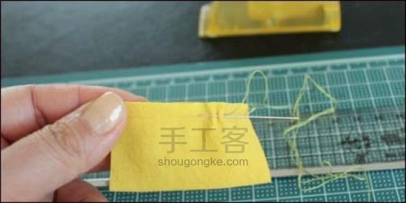 布艺郁金香手工DIY教程 简单布花的做法教程 第4步