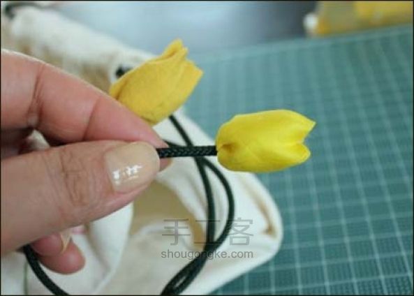 布艺郁金香手工DIY教程 简单布花的做法教程 第18步