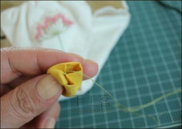 布艺郁金香手工DIY教程 简单布花的做法教程 第16步