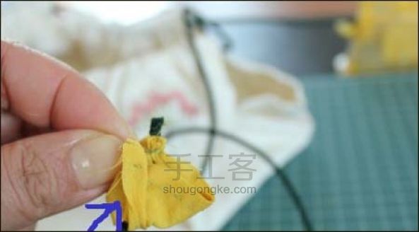 布艺郁金香手工DIY教程 简单布花的做法教程 第12步