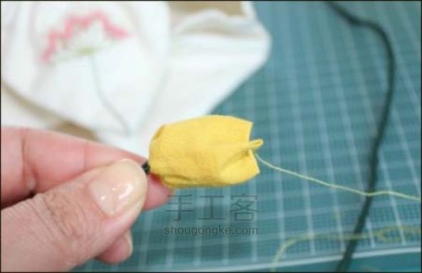 布艺郁金香手工DIY教程 简单布花的做法教程 第17步