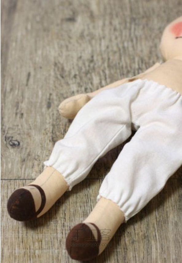 教你如何DIY可爱的布娃娃的方法 第10步