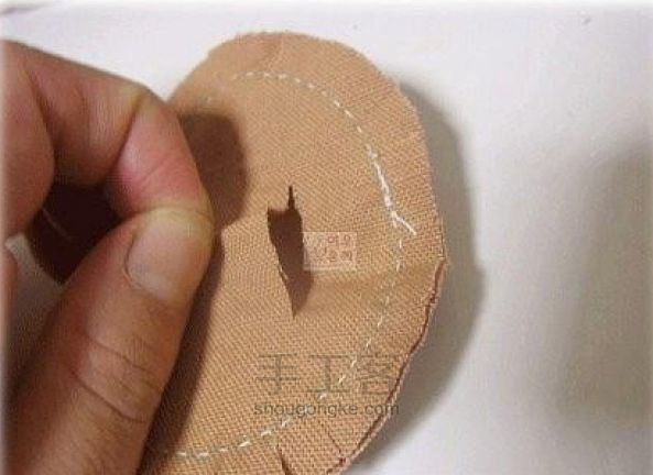 手工布艺娃娃diy 可爱的娃娃头挂件 第5步