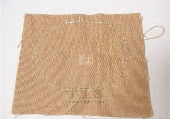 手工布艺娃娃diy 可爱的娃娃头挂件 第3步