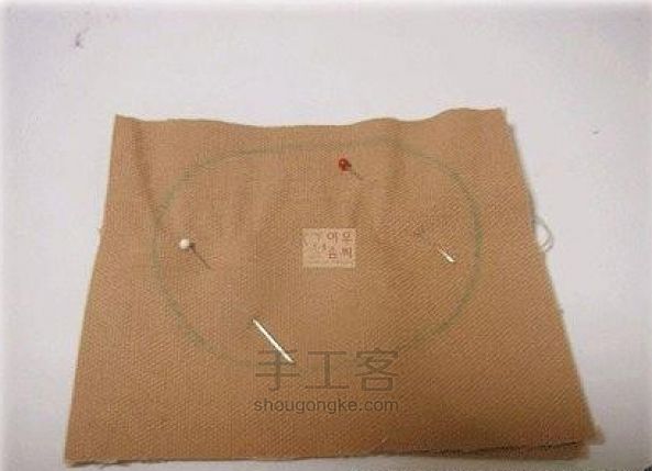 手工布艺娃娃diy 可爱的娃娃头挂件 第2步