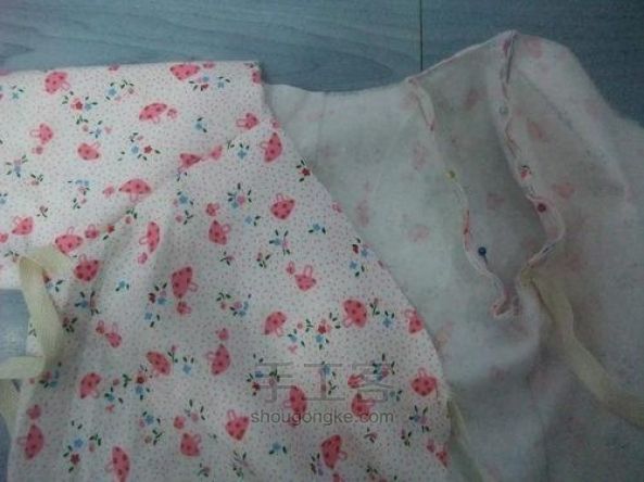 手工做宝宝衣 新生儿礼物之婴儿衣的做法 第7步