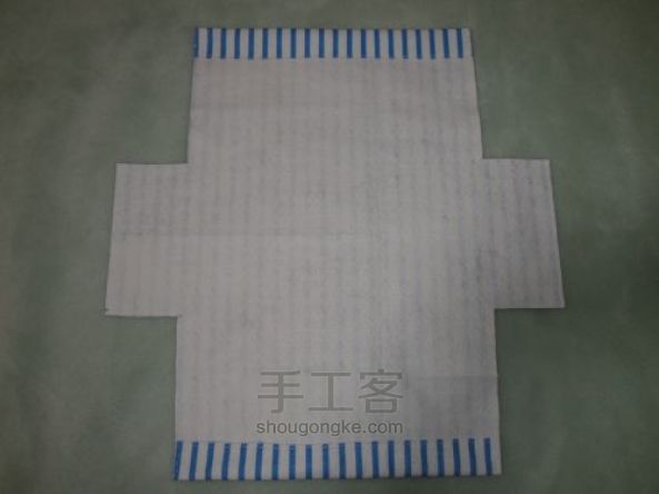 手工DIY清爽条纹餐巾纸盒套 第3步