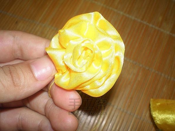 碎布手工制作玫瑰花图解 第6步