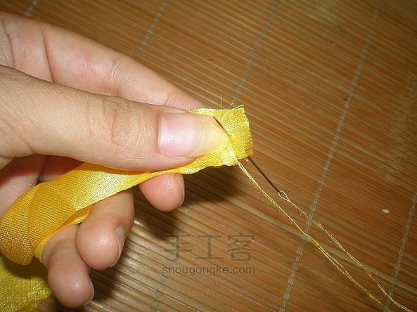碎布手工制作玫瑰花图解 第3步