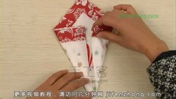 用餐巾纸折纸天鹅的折法教程 第7步