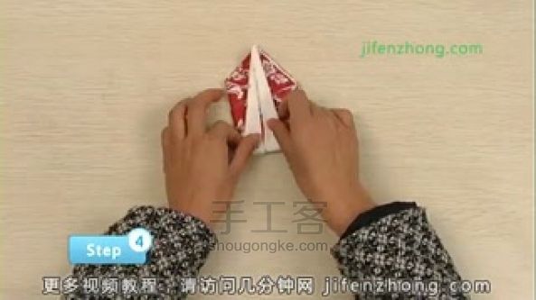 用餐巾纸折纸天鹅的折法教程 第11步