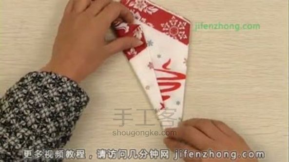 用餐巾纸折纸天鹅的折法教程 第9步