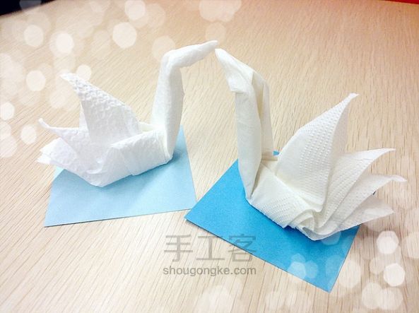 用餐巾纸折纸天鹅的折法教程 第1步