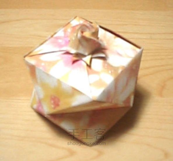 一款方形糖果盒折纸图解 第1步