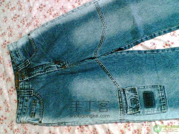 旧牛仔裤改造漂亮可爱的裙子DIY教程 第2步